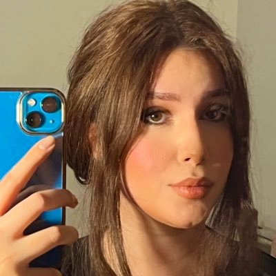 _themiim's profile picture. من که سرتاسر خموشم.