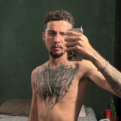 grulwsz's profile picture. ॐ | A sublime interseção entre ordem e caos. #°. highBPM °* $P | 420 | 🌐