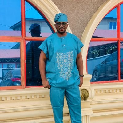 hakmax's profile picture. Bespectacled Southpaw, CEO Vesuvius Technical Services, Maintenance Engineer, Solar Technician, In Hiatus Farmer #TeamDIY 💙❤️