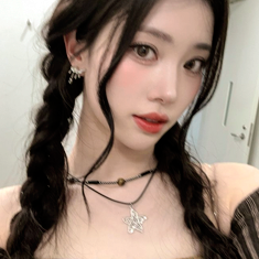 XS21T's profile picture. she blooms where decɑy begins ♡ in the
quiet rot of heɑrts — thɑt once loved her