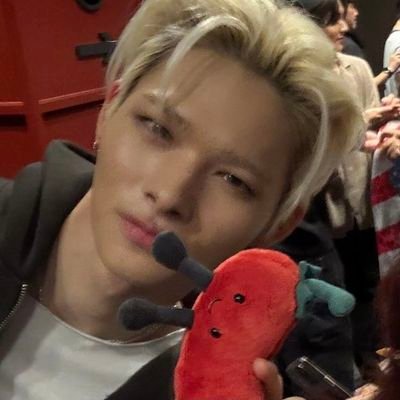 oriidalkii's profile picture. If not Strawberry then why Strawberry shaped 💢