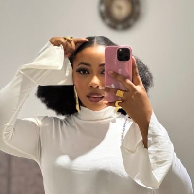 theormaah's profile picture. Gallerist.