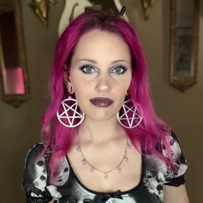 LaylaaWrenn's profile picture. • 𝓘𝓽𝓽𝔂 𝓑𝓲𝓽𝓽𝔂 𝓣𝓲𝓽𝓽𝔂 𝓒𝓸𝓶𝓶𝓲𝓽𝓽𝓮𝓮 • 𝓢𝓪𝓰𝓲𝓽𝓽𝓪𝓻𝓲𝓾𝓼 •