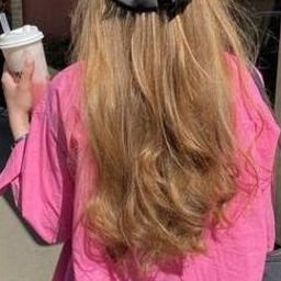 Ysiqut98878's profile picture. 