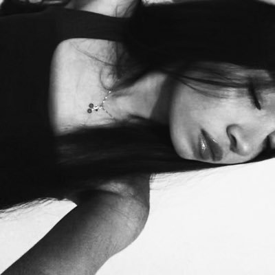 hvaalrry's profile picture. delicate point of view