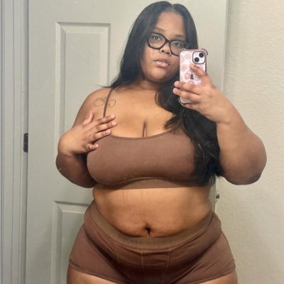 AshleyCheslia's profile picture. Aries ♈️