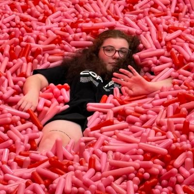 acinnamonrollx's profile picture. 21 yrs old, pushing 30. i paint stuff. cinnamon roll enthusiast.