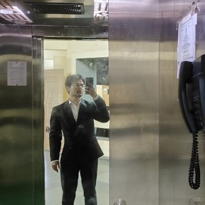 SanketSaysHii's profile picture. 