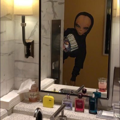 __xoFEMinem's profile picture. there’s nothing to it, but to do it 🤗