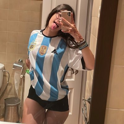 malakostumbrada's profile picture. . @elcrushdetupapi. soy hannah montana :3