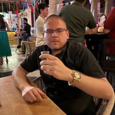 ricky_ra19's profile picture. Lic. En Mercadotecnia. 📊 Mtr. En Comunicación. 🔜 “Sueña grande, trabaja duro, mantente humilde.”