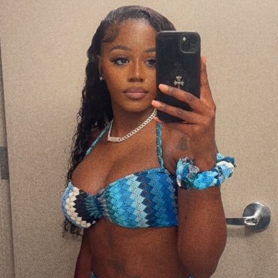 dachrisssygirl's profile picture. instagram @thechristinagirl Braids By @sitwitchrissss