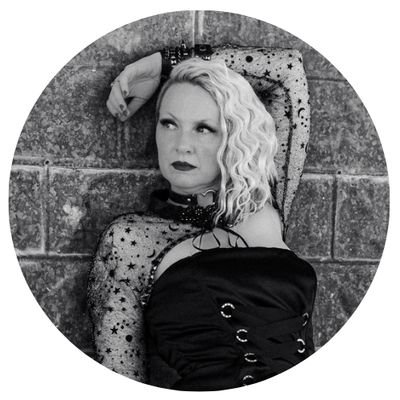 alexwintersrock's profile picture. Hot pink HEX appeal🔮