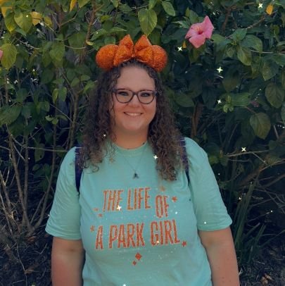 booksofcass's profile picture. ☆| swiftie | disney | books | hollanov | sjm stan |☆     📚 1/100  🏈 chiefs 🏒 bears & caps