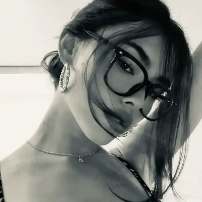 val_yriki's profile picture. 