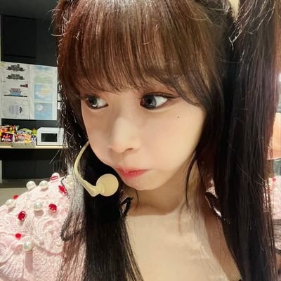 macedo98038's profile picture. 🐧 - kpop collector                                                                   
# mina  &  giselle