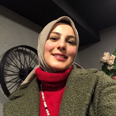 haticekubra___'s profile picture. Editör | edebiyat, psikoloji