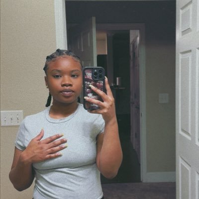 sheraye15's profile picture. 