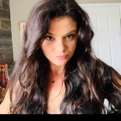 NataliaAnani's profile picture. The epitome of world’s conflict depicted in a human form. 🫧⛵️ Love sailing. Published Artist.