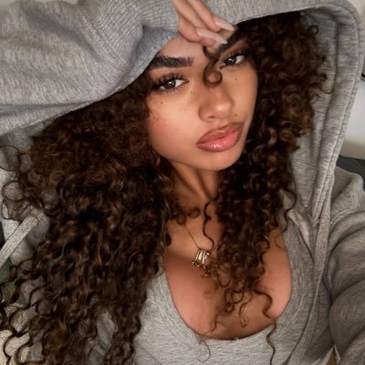 huhmistynad's profile picture. bilirsin çok konuşurum