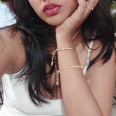 behilary_'s profile picture. tengo re abandonada esta cuenta Dios