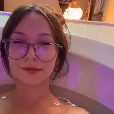 samantha_uni23's profile picture. "Creating my own sunshine on cloudy days ☀️