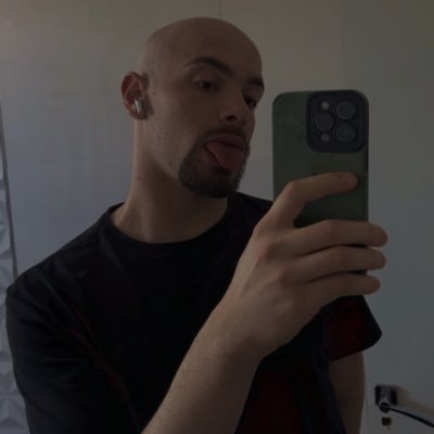 tinosnoww's profile picture. a mais atada dorme certa