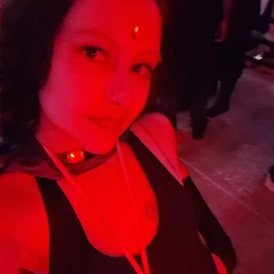 ina_rainbow's profile picture. vinte e um anos de oscilação entre a ânsia de ter e o tédio de possuir