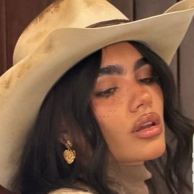 rhodebprada's profile picture. 818