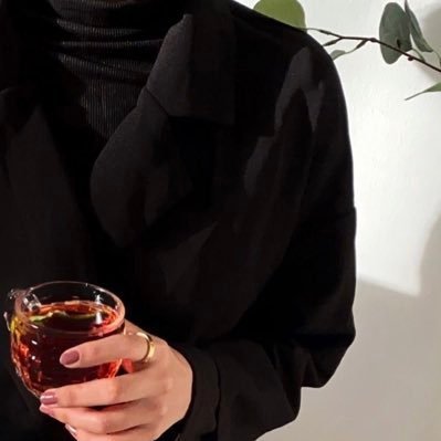 salllil_'s profile picture. من أصابهم داء الحزن اصدقائي.