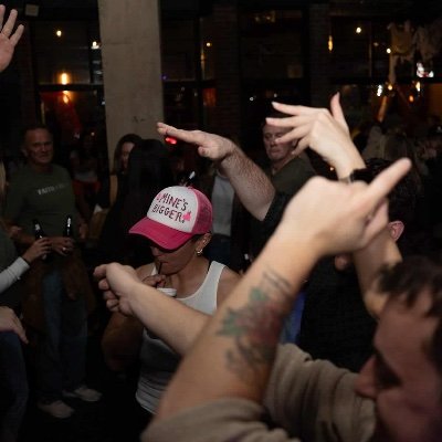 4evrMoo's profile picture. Of course I’m Pro-noun; I love people places and things!
🏳️‍🌈 30 #wlw Demisexual Dyke