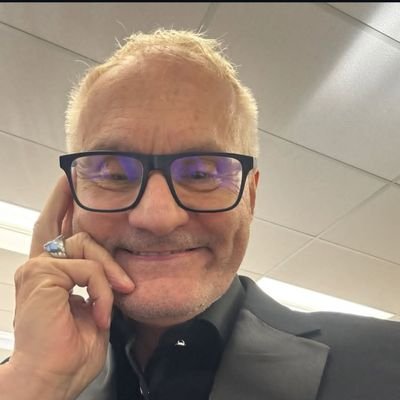 Nath1960's profile picture. Old blood, new chain. I forge, I hold, I never fold.
New England forged. Keys in cold steel!