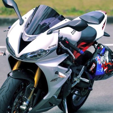 daytona6876's profile picture. 平成7年生まれ 𝒹𝒶𝓎𝓉ℴ𝓃𝒶675𝓇乗ってます DAYTONA675R+PCX160+ND ROADSTER