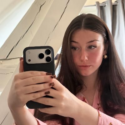 ambratv_'s profile picture. 