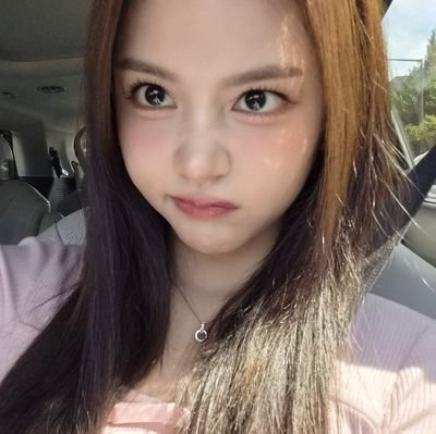 lowkeycarmen_'s profile picture. yapping about my favorites, and moodboard.