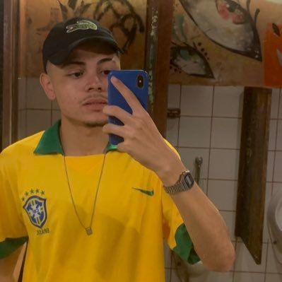 gusstavocalixto's profile picture. eis me aqui numa margem distante.. 🪐