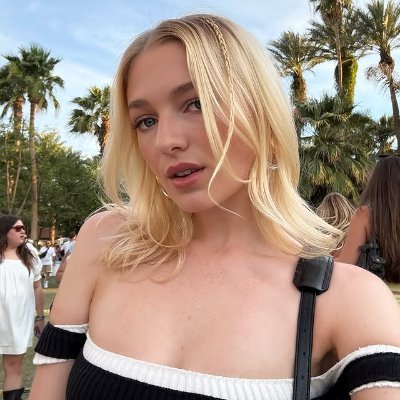 SusieIrwin_'s profile picture. Gentle, hardworking girls deserve the world. Slow is okay—scenery’s on the way.   🛣