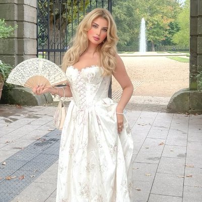 SandyAmos_'s profile picture. Not all will get you. You must. In chaos, stay unbroken.