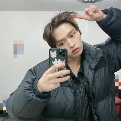 heloolinou's profile picture. eu e o Jorginho disputando Quem come mais mulher :3