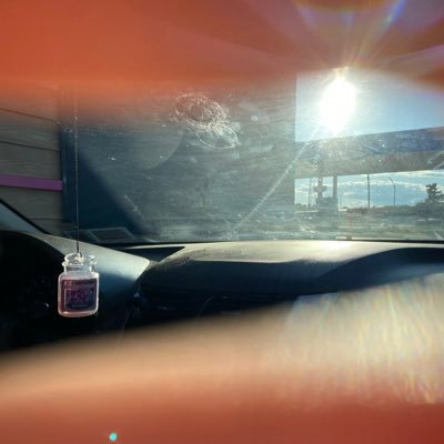 Yunyun298107's profile picture. can’t draw, send help. 18⬆️ and tired of life.