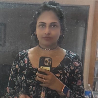 LaydeeLetitia's profile picture. I've learned to zip the back of my own dress and I'm very proud of it.