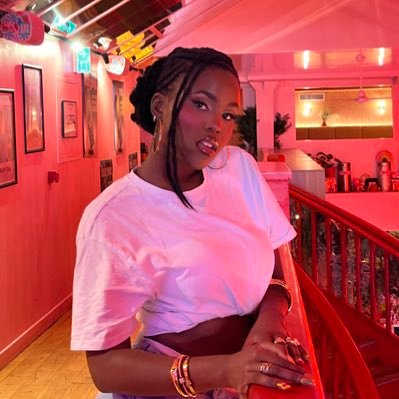 helomiyn's profile picture. Héloïse, 🇨🇬, TOUT DROIT !