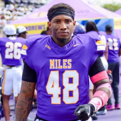 BrendanUpNext's profile picture. PLAYMAKER @Miles_Football 🐻 26’🙏🏽 |5’10 205| FILM READY & Ready to Ball⭐️.