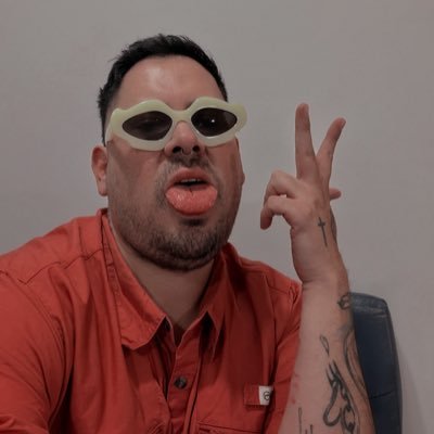 rosalesonline_'s profile picture. 🐻 Gordo chingón. 👉🏻Estilo de vida, comedia & amor propio + corajes gratis.