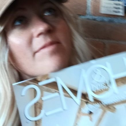 Annispeakstruth's profile picture. Helping create the biggest family tree, one being at a time! I just think there needs to be more truth in the world, with laughing all the way. I am an activist