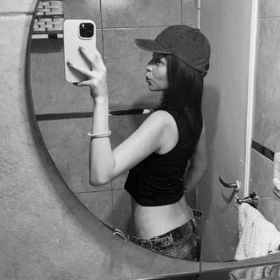 azuherreraa1's profile picture. 