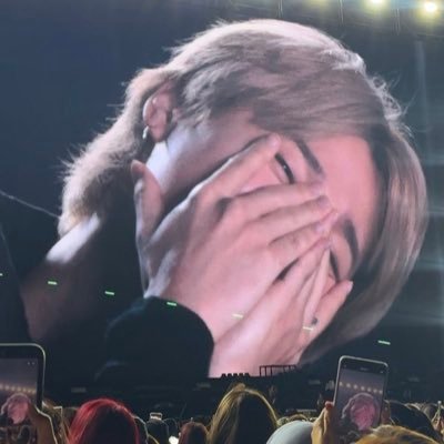 vmindramatics's profile picture. ‘95 army | 🔞 18+| she/they | enby lesbian |  | Fan Account