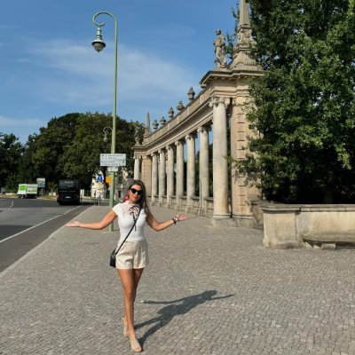 Emilie96778's profile picture. A semi-retired female entrepreneur, passionate about traveling and culture, seeking a high-quality lifestyle and embracing every day.🎄