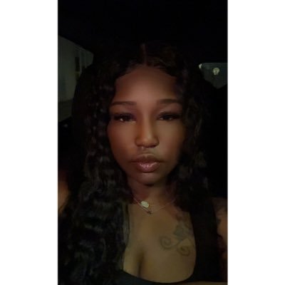 Thatoneshawty_'s profile picture. On my throne. ya digg. Rip Daddy❤️