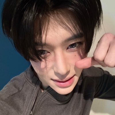 sionnyoung's profile picture. 모두 동일인물 표시하기도힘들다